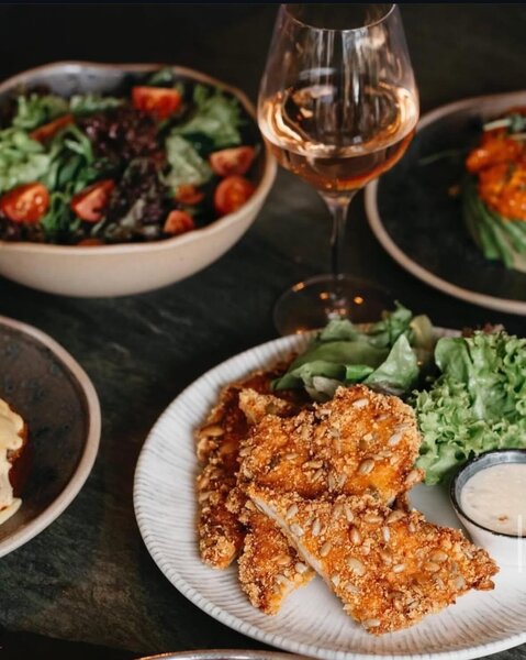 Nuba Cafe Dorobanti angajeaza BUCATAR si AJUTOR BUCATAR.