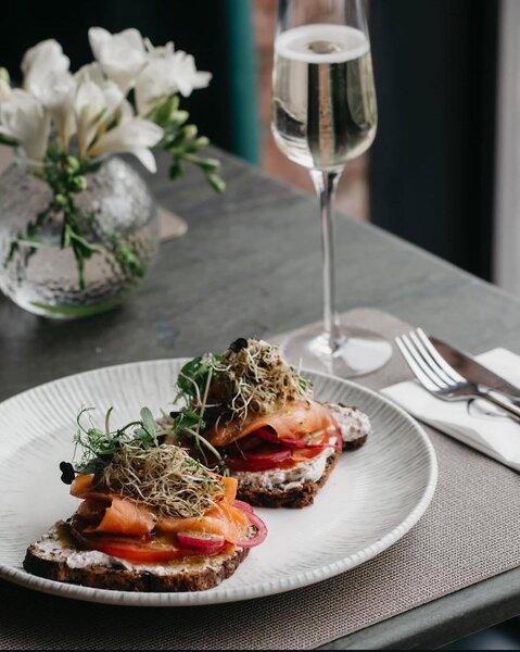 Nuba Cafe Dorobanti angajeaza BUCATAR si AJUTOR BUCATAR.